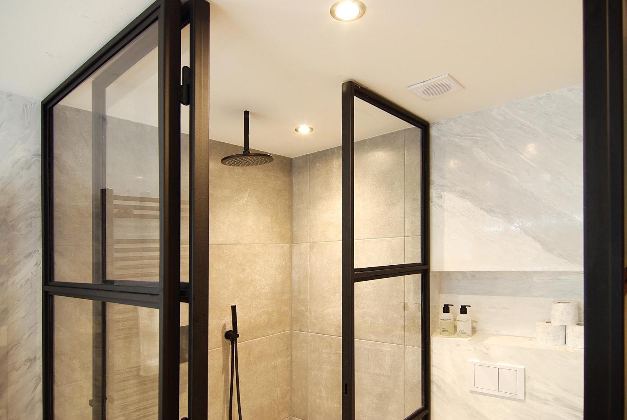 New! 2024 - The Canal Bridge Suites Amsterdam Room photo